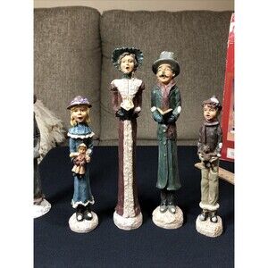 Set of 4 VTG Windsor Collection Victorian Christmas Dickens Carolers + 1 Extra